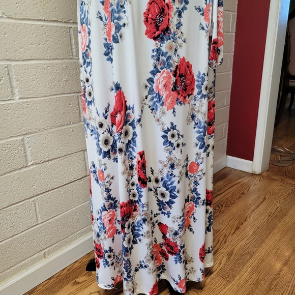 Beautiful Pink Blush Floral Dress - Picture 4 of 12